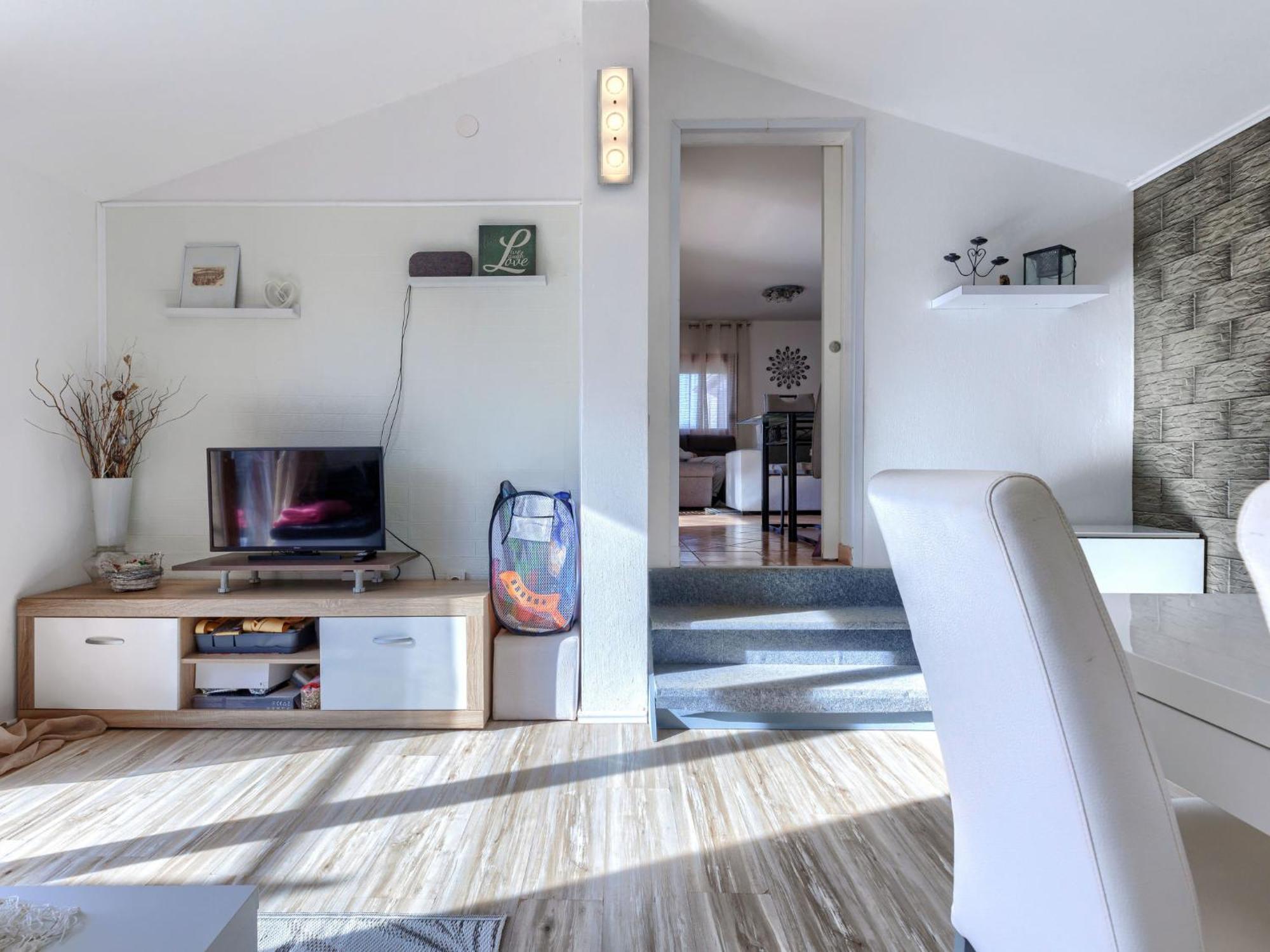 Nena By Interhome Pula